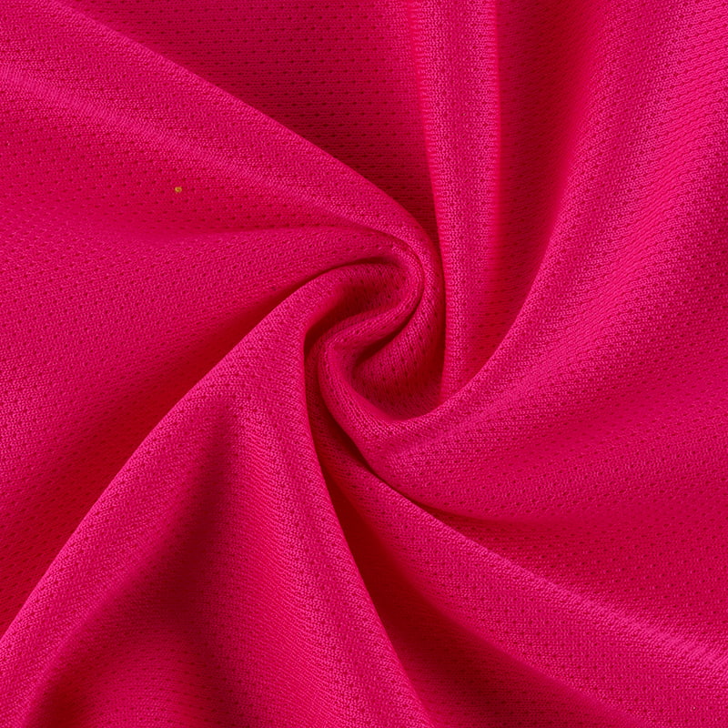 Tela de malla de doble cara con orificio en color rojo ciruela